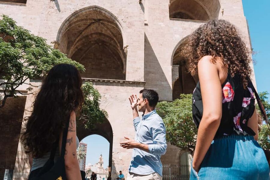 Valencia: Tapas and Drinks Evening Tour - Stop three: a neighborhood break from the tourist circuit