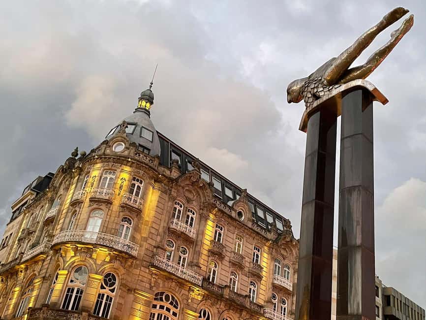 Vigo: Walking Tour with local History & Culture - Rúa do Príncipe and the modern city