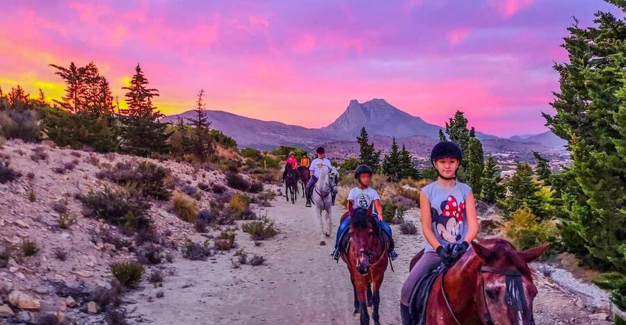 Villajoyosa Horseback Riding in the Mountains with sea views - Guides who help beginners feel at ease