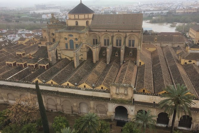 Visit in Spanish to the Cathedral Mosque. Does not include entrance ticket - Why the ticket arrangement matters
