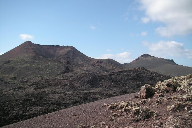 Volcano Hike - Timanfaya eruptions - Climbing toward a volcanic crater
