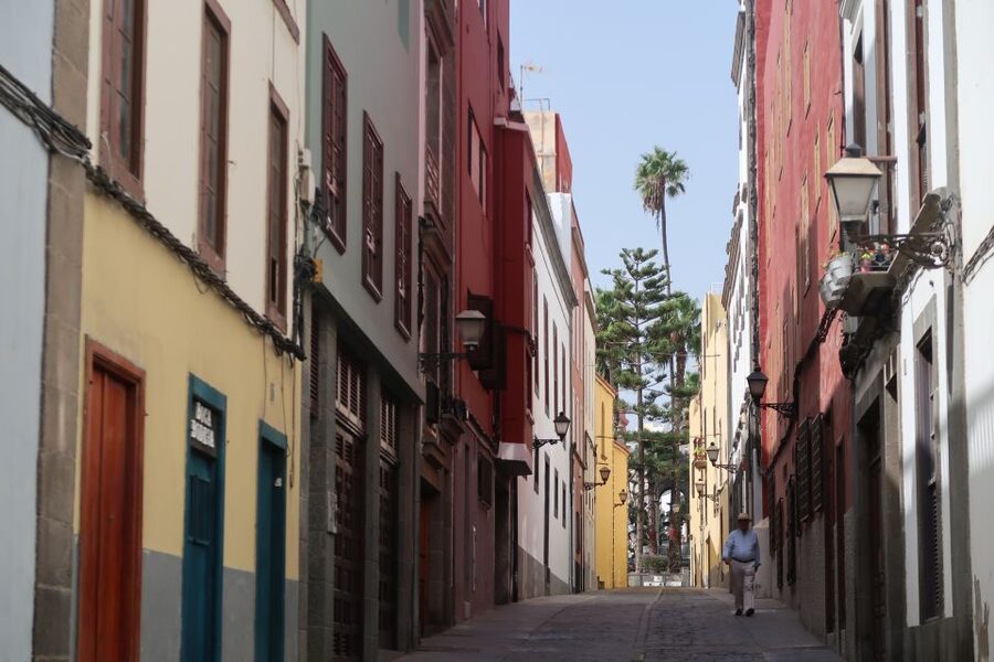 Walking tour Vegueta Old Town Las Palmas ( only in english) - Cathedral of Santa Ana and the Plaza del Pilar Nuevo