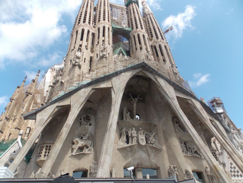 Welcome to Barcelona: Private Tour with a Local - Walking through the Gothic Quarter and La Rambla