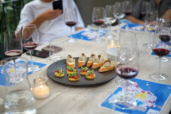 Wine Tasting Experience with a Professional Sommelier in Valencia City Center - Meeting Tristan Van Doorn
